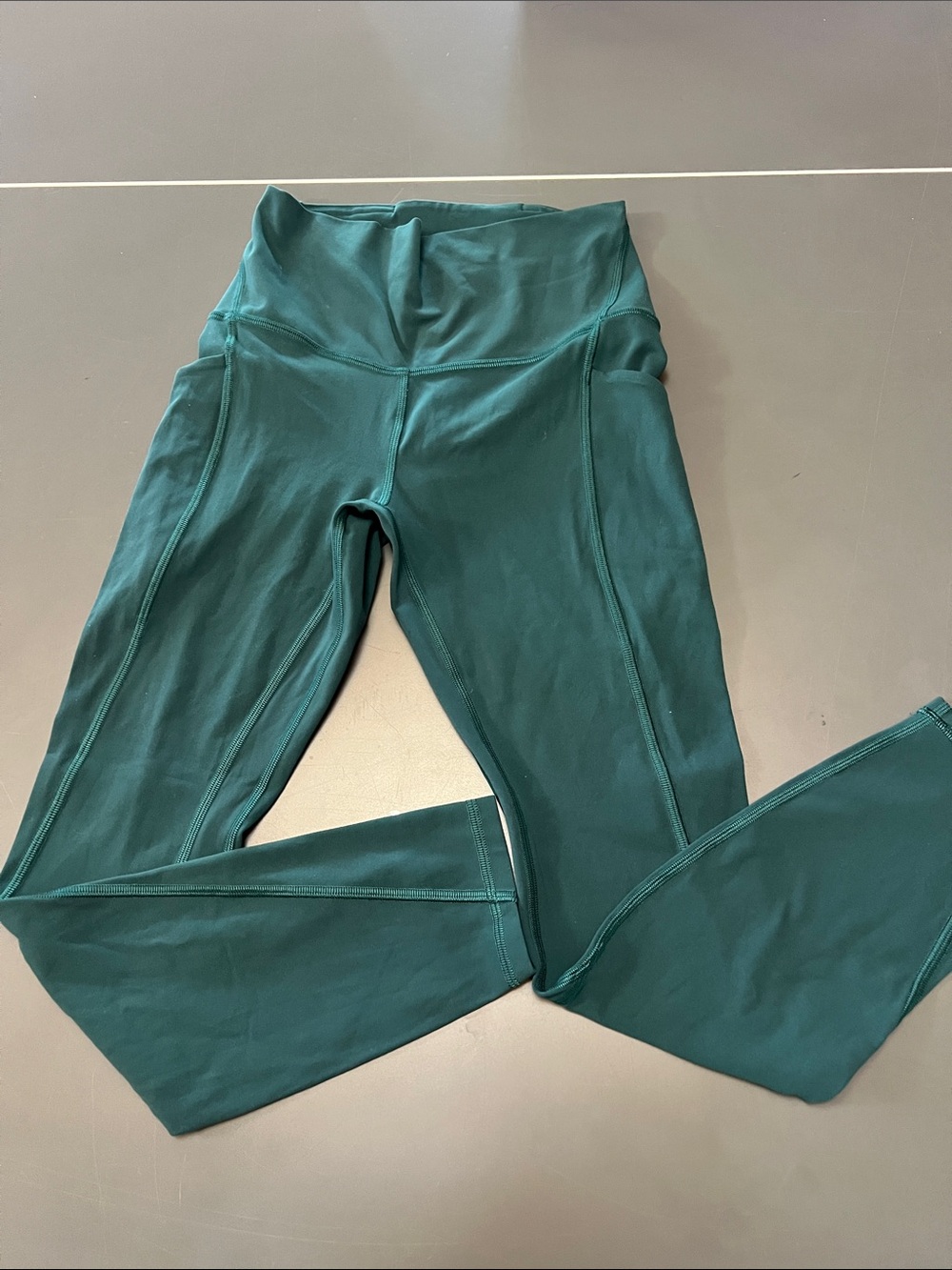 Lululemon High-Rise Leggings in Deep Green - Picture 4 of 5